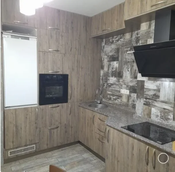 Квартира — entertainment center, microwave, home theater