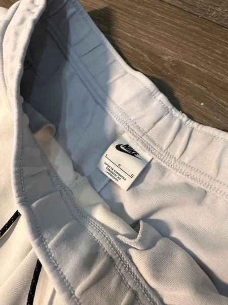 Спортивные штаны Nike Tech Fleece