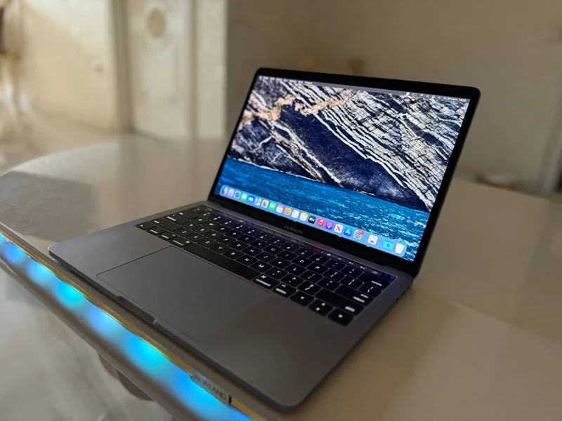 MacBook Pro 13 A1706 — notebook, laptop