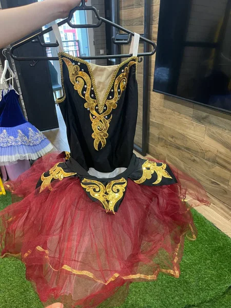 Платья для выступлений — hoopskirt, overskirt, mask