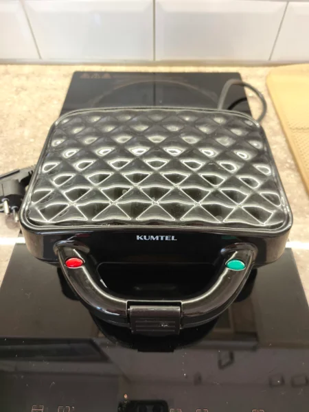Вафельница Kumtel — waffle iron