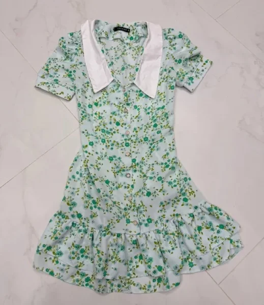 20 лари — apron, pajama, overskirt