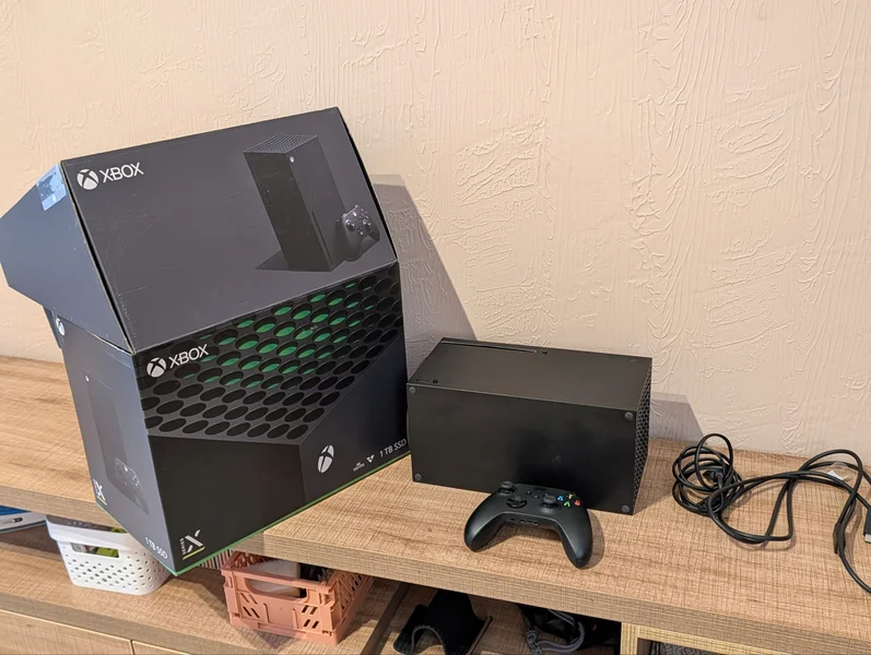 Xbox Series X — laptop, projector, modem