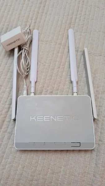4G роутер Keenetik KN-2212 — modem, shovel
