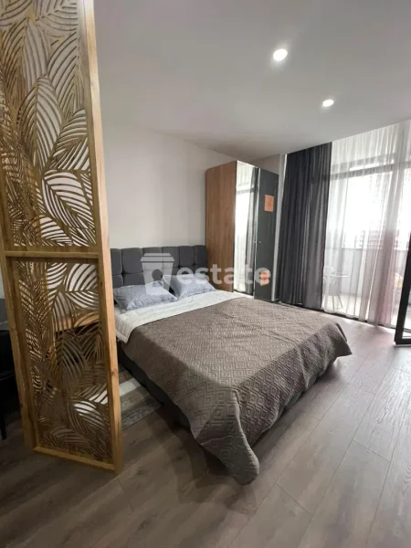 Студия в Bagrationi Residence — four-poster, sliding door, window shade