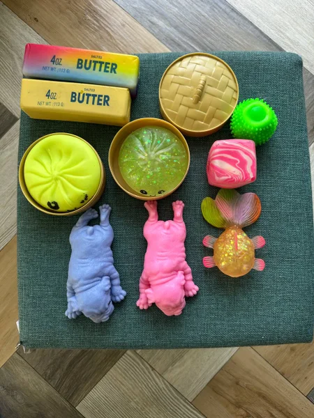 Коллекция сквишей — rubber eraser, hair slide