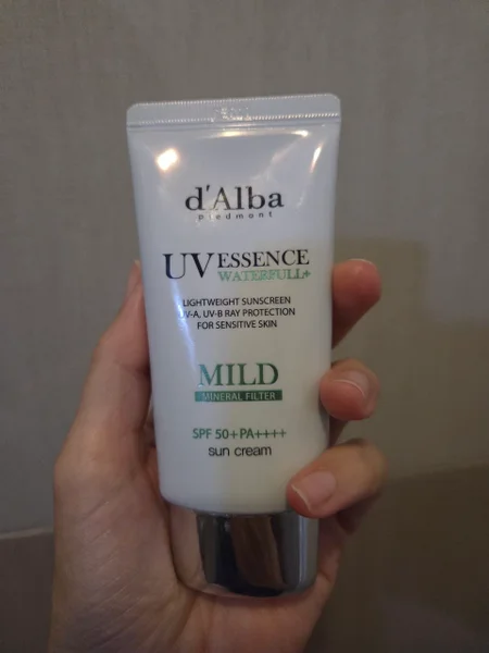 Солнцезащитный крем d'Alba UV Essence Mild Sun Cream SPF 50+ — sunscreen, lotion
