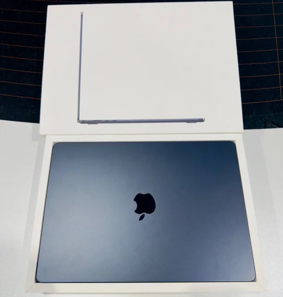 MacBook Air 13,6 дюйма (2025 г.) M4, 16 ГБ ОЗУ, 256 ГБ SSD — notebook, laptop