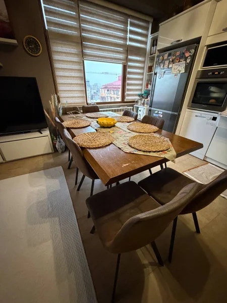 Большой стол и 8 стульев — dining table, bakery