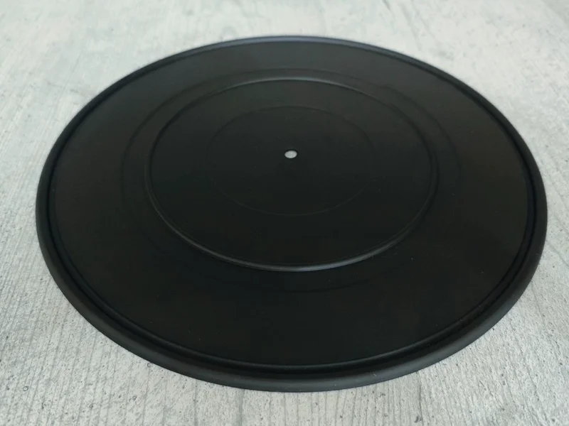Резиновый коврик для винилового проигрывателя (слипмат) — loudspeaker, frying pan, CD player