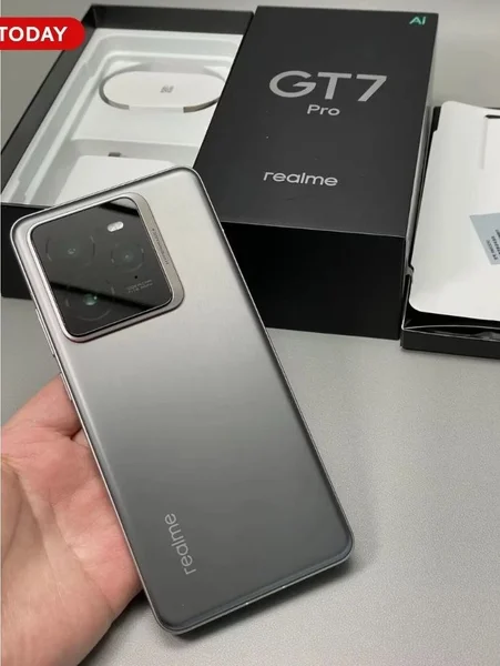 Realme GT7 Pro — iPod, cellular telephone, printer