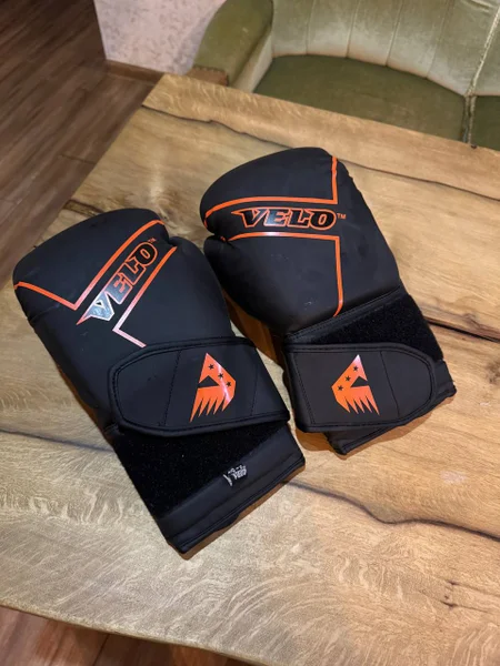 Боксерские перчатки 16 унций — knee pad
