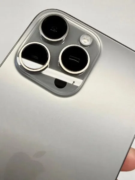iPhone 16 Pro Max 256 ГБ Natural Titanium — car wheel