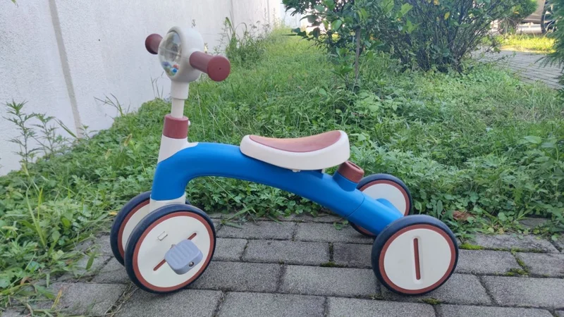 Трёхколёсный велосипед — tricycle