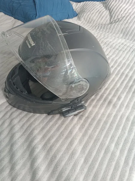 Шлем защитный с гарнитурой — crash helmet