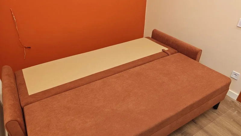 Диван в студию — studio couch, carton, wardrobe
