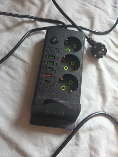 Удлинитель с USB разъемами и беспроводной зарядкой — remote control, joystick, modem