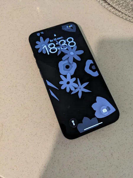 iPhone 13 128GB — pencil box