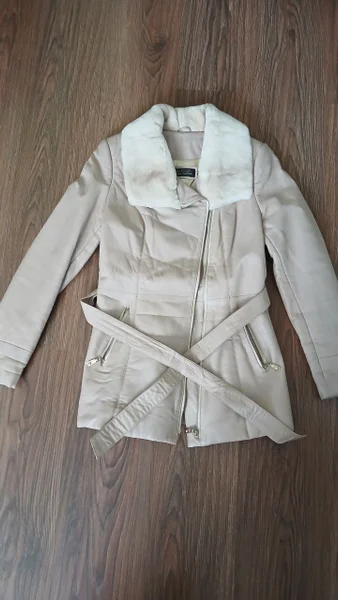 Тренч, галстук и обложка для книги — trench coat