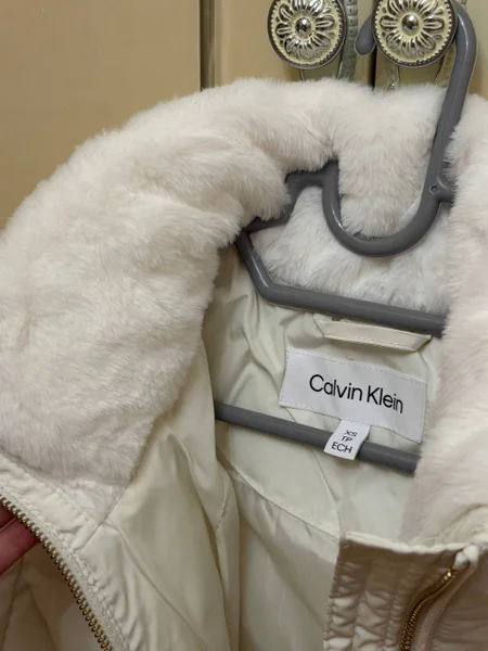 Куртка Levis — fur coat, kuvasz