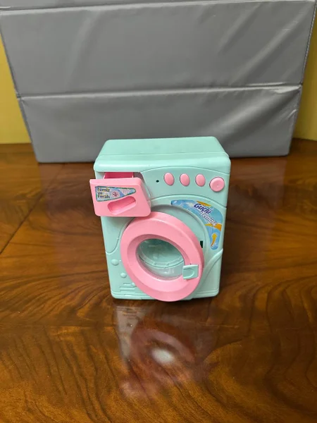 Детские игрушки и стиральная машинка — Polaroid camera, reflex camera, washer