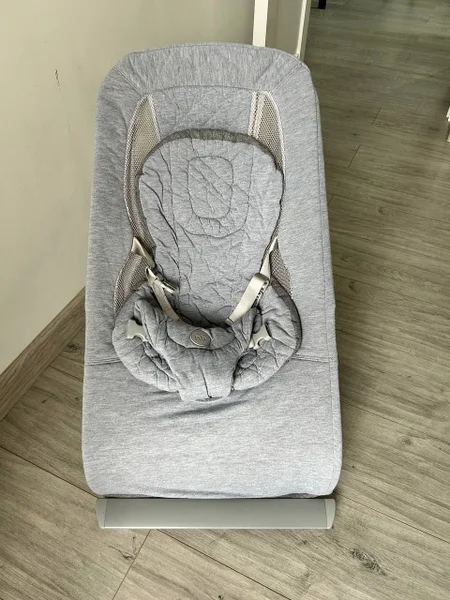 Детский шезлонг качалка Happy Baby Hugger — bath towel