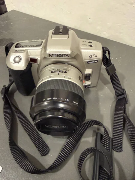 Фотоаппарат Polaroid — reflex camera, vacuum