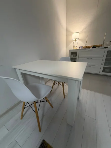 Обеденный стол — dining table, desk