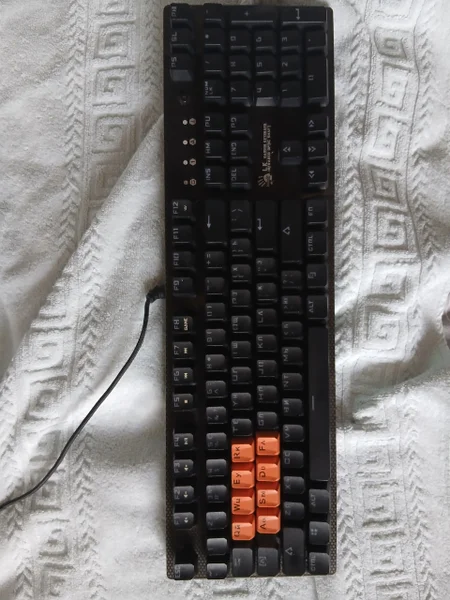 Игровая клавиатура Bloody B800 — remote control, Windsor tie, space bar