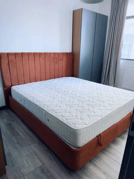 Двуспальная кровать King Size с матрасом — studio couch