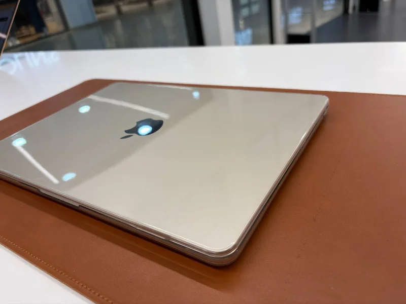 Ноутбук и модем — notebook, laptop