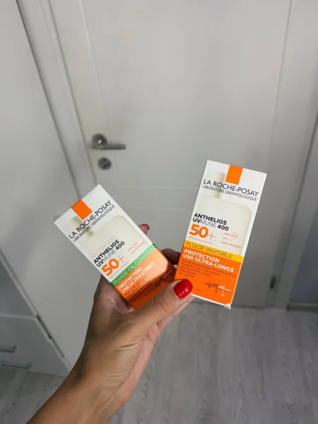 Очищающий гель-уход для умывания Toleriane La Roche-Posay — sunscreen, Band Aid, pill bottle