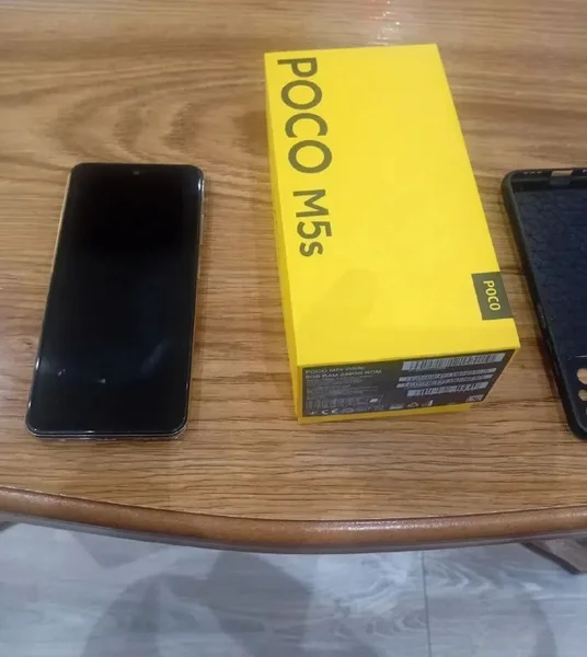 Смартфон Poco M5