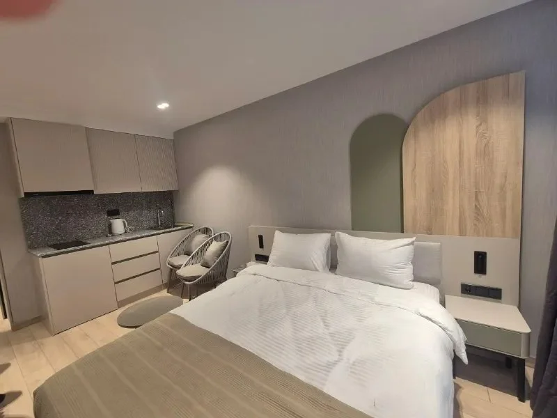 Студия в ЖК Marina Club, 35.5 м² — quilt, studio couch, home theater
