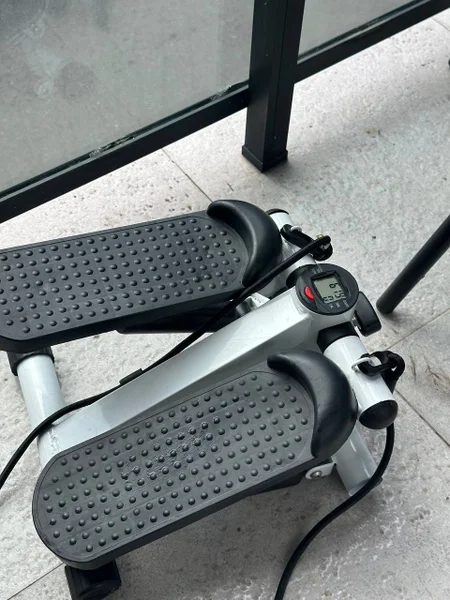 Мини-степпер с дисплеем и эспандерами — moped, motor scooter