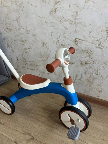 Детский велосипед-каталка — tricycle