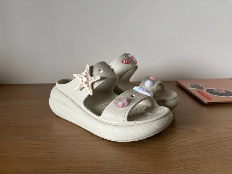 Женские шлепки Crocs — plane, sandal