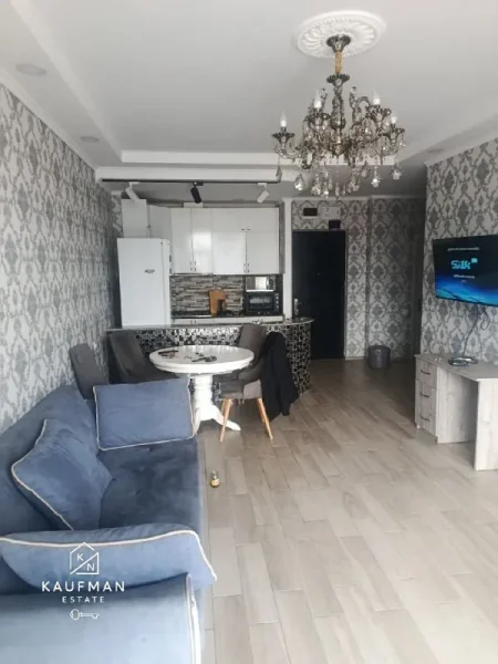 Квартира 3+1 — barber chair, dining table, desk