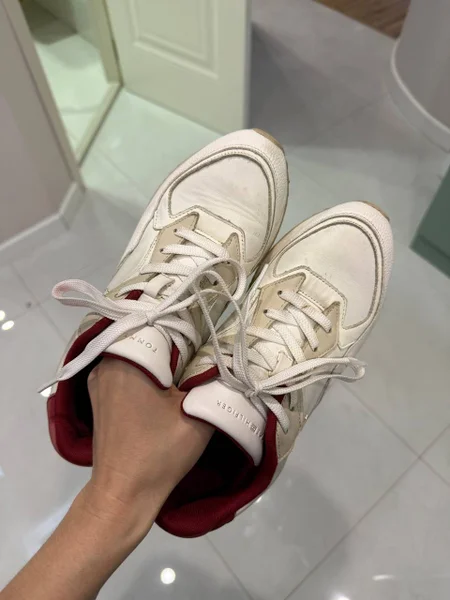 Кроссовки оригинальные 39 размер — running shoe, sandal