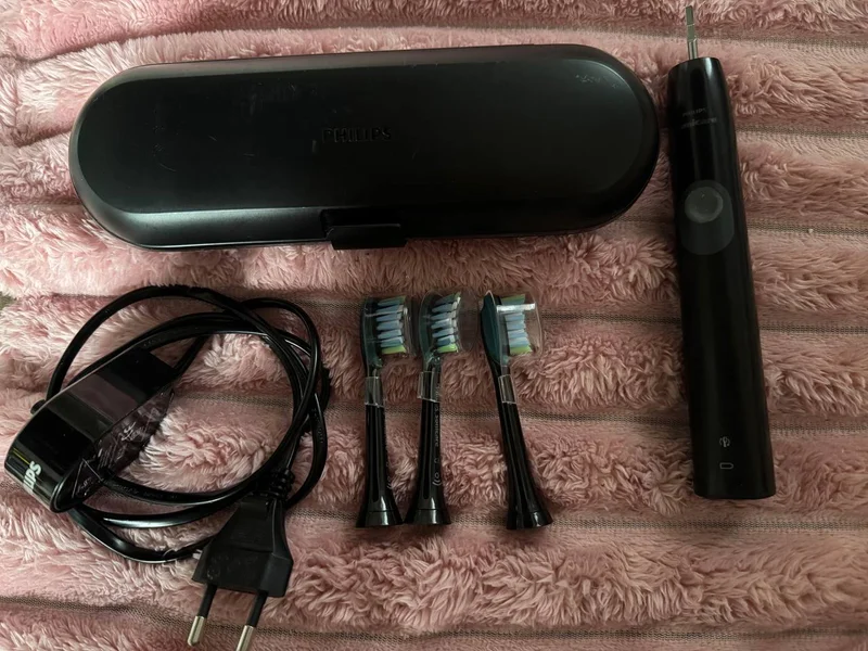 Электрическая зубная щетка Philips SonicCare ProtectiveClean 4300 с насадками и чехлом + подарок — face powder, carpenter's kit, scabbard