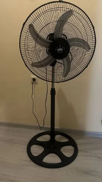 Напольный вентилятор — electric fan