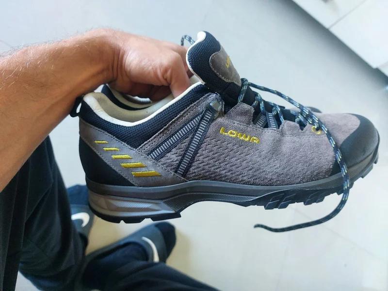 Трекинговые ботинки Lowa — running shoe