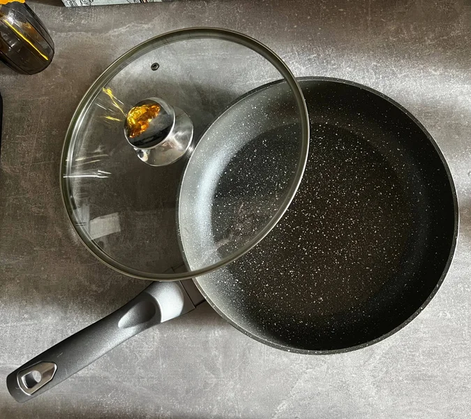 Чайные чашки с блюдцами 4 шт — strainer, frying pan