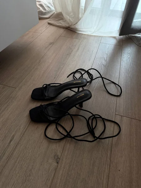 Вещи и обувь 40 размера — mouse, hand blower, microphone