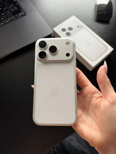 iPhone 17 Pro 256 ГБ, Silver — iPod, cellular telephone