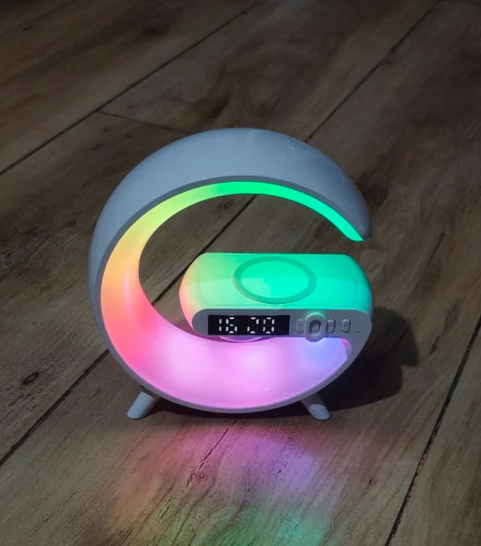 Беспроводная зарядка с ночником, колонкой и часами — CD player, iron, digital clock