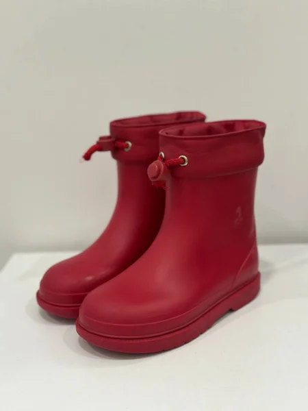 Обувь — clog, cowboy boot
