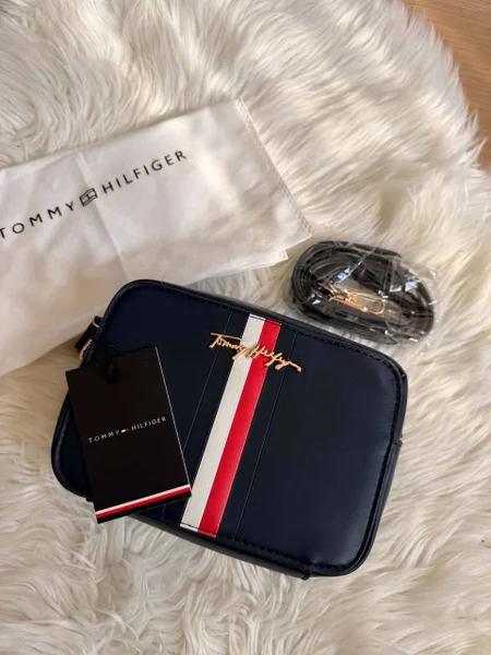 Сумка Hilfiger Denim с солнцезащитными очками — purse, mailbag