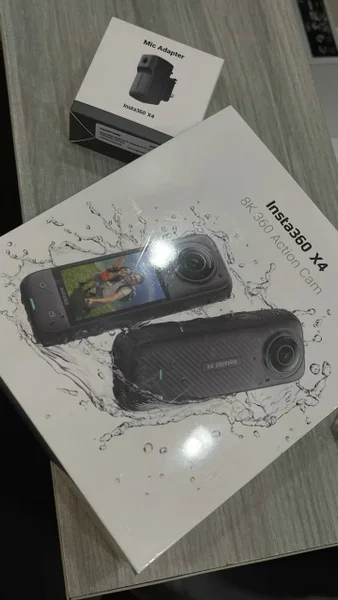 Экшн-камера Insta360 X4 (8K) с аксессуарами — cassette, projector