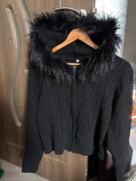 Кофта с мехом размер М — cloak, fur coat, academic gown